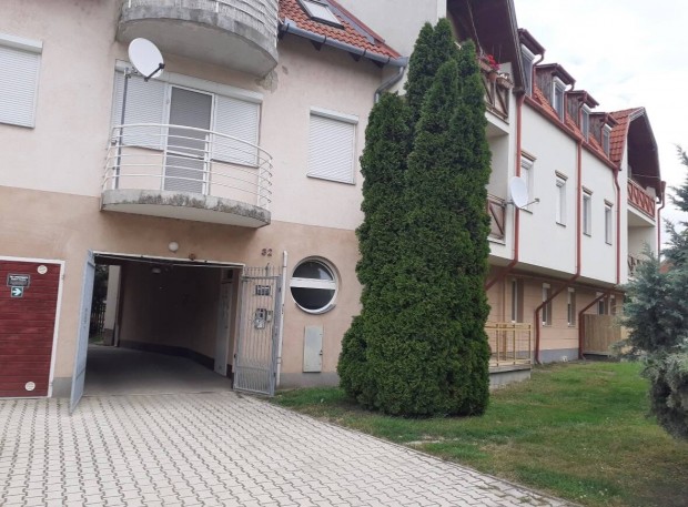 Elad� lak�s Hajd�szoboszl�, 30 m2, t�rsash�zi lak�s elad�