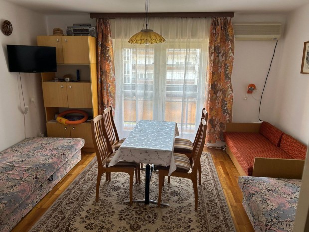 Elad� lak�s Hark�ny