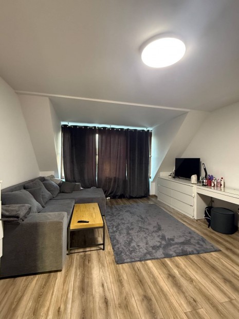 Elad� lak�s Hark�ny