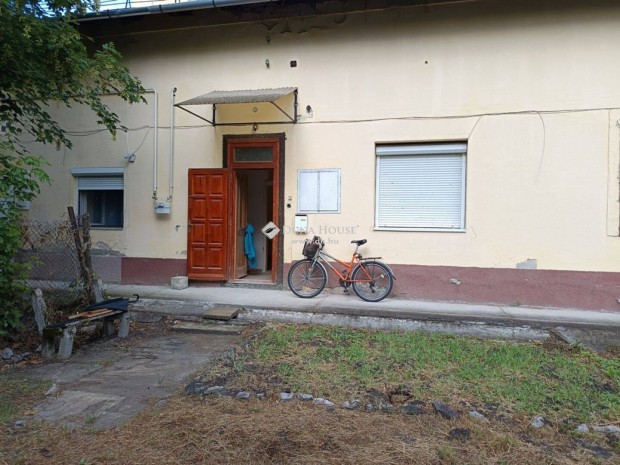 Elad� lak�s Kaposv�r, Cukorgy�r k�zben