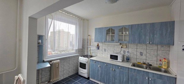 Elad� lak�s Malompark k�zel�ben