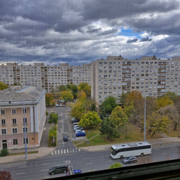 Elad� lak�s �bud�n a Szentendrei �ton