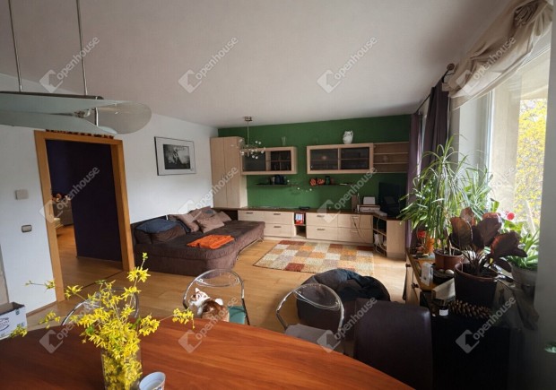 Elad� lak�s R�vfaluban