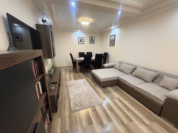 Elad� lak�s Sz�zhalombatt�n