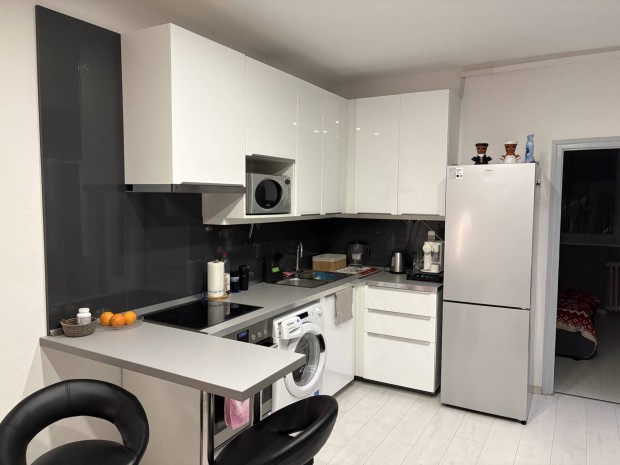 Elad� lak�s Sz�kesfeh�rv�r