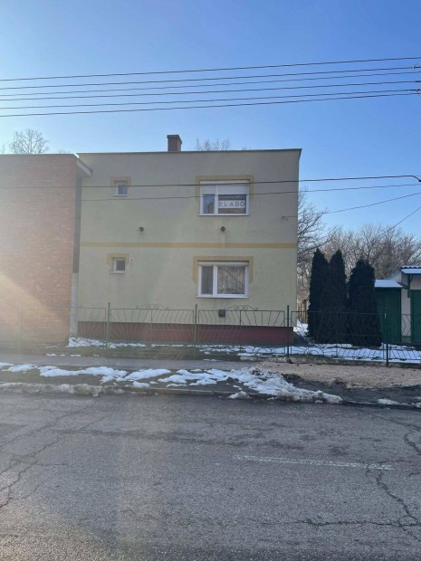 Elad� lak�s Szentesen a kertv�rosban