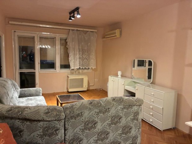 Elad� lak�s Szolnok sz�v�ben!