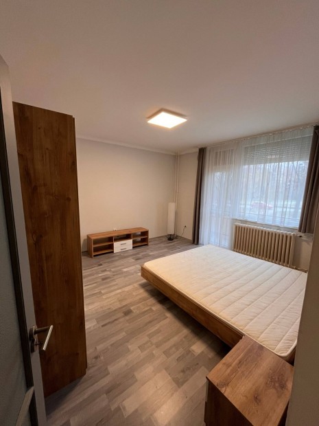 Elad� lak�s Tatab�nya Kertv�ros