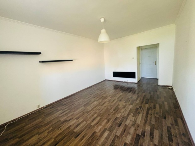 Elad� lak�s Tat�n