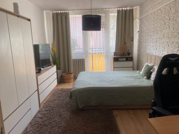 Elad� lak�s �jpest k�zpontban