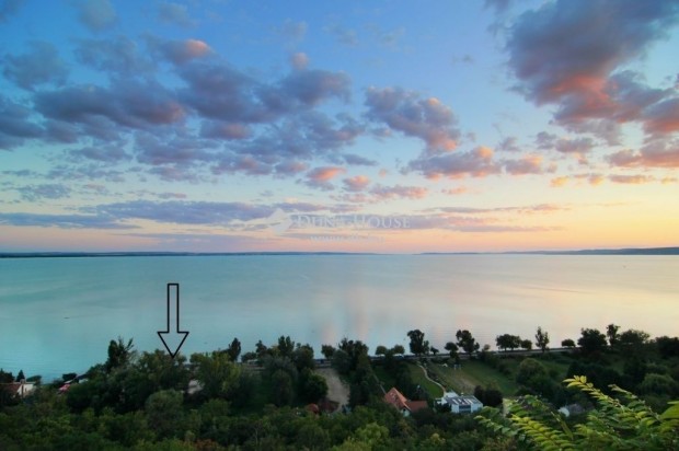 Eladó lakás, Balatonakarattya