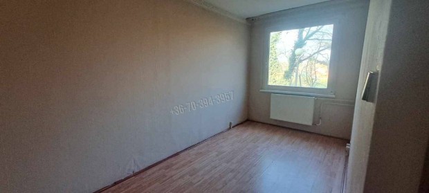 Elad� lak�s, Battonya Belv�ros, 18500000 Ft, 58 nm 171_bip