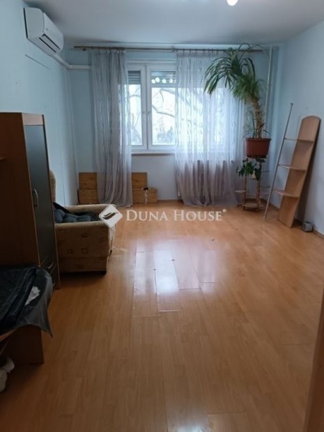 Elad� lak�s, Budapest 15. ker.