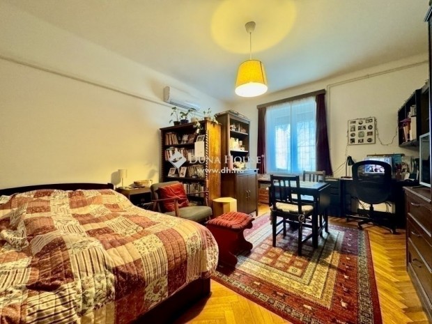 Elad� lak�s, Budapest 15. ker.