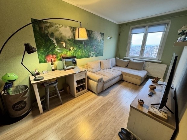 Elad� lak�s, Budapest 15. ker.