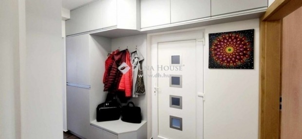 Elad� lak�s, Budapest 15. ker.