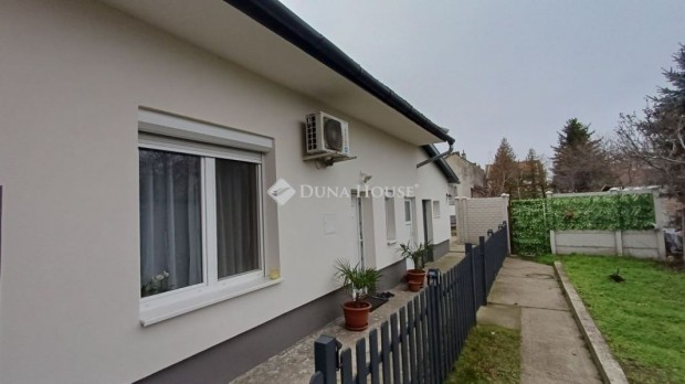 Elad� lak�s, Budapest 15. ker. KSZ