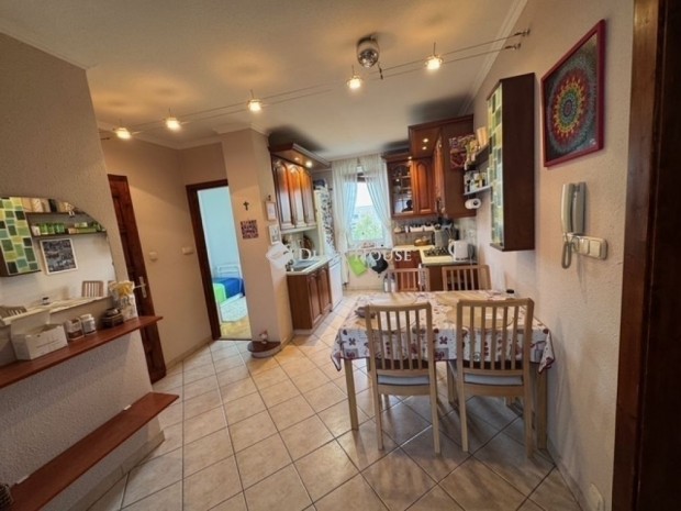 Elad� lak�s, Budapest 16. ker.