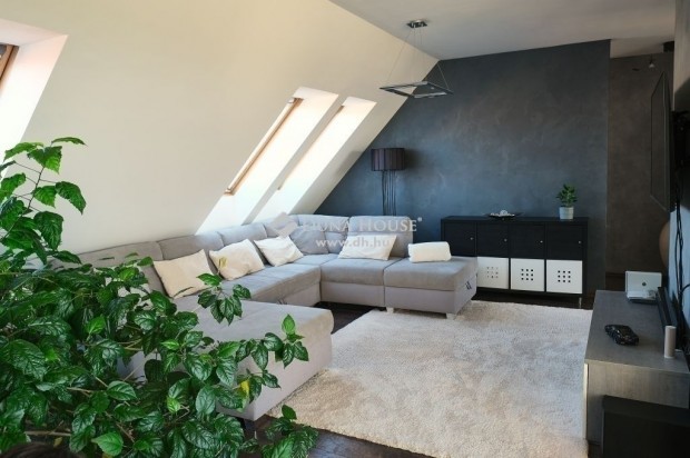 Elad� lak�s, Budapest 16. ker.