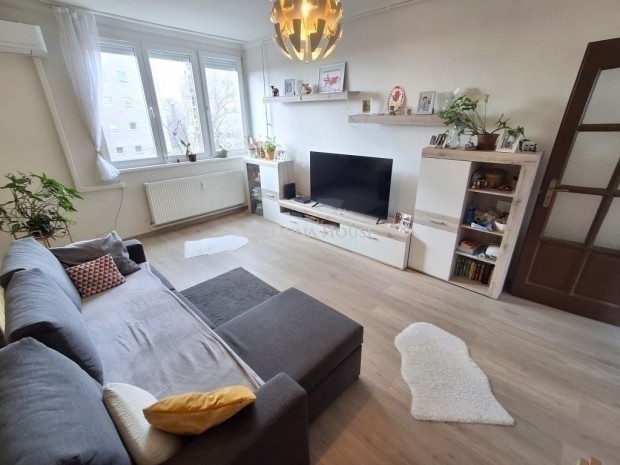 Elad� lak�s, Budapest 18. ker.