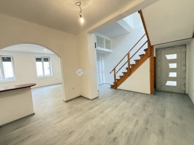 Elad� lak�s, Budapest 19. ker.