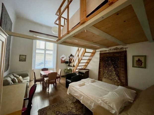 Elad� lak�s, Budapest 1. ker.