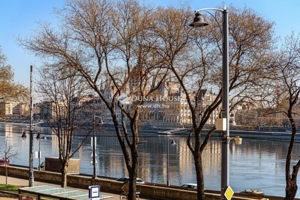 Elad laks, Budapest 1. ker.