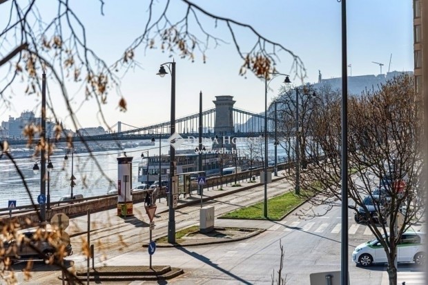 Elad laks, Budapest 1. ker.
