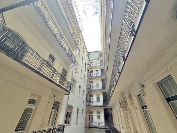 Elad� lak�s, Budapest 2. ker.