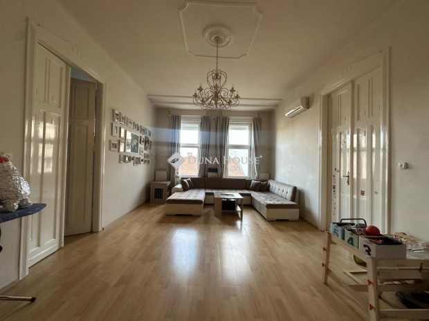 Elad� lak�s, Budapest 2. ker.