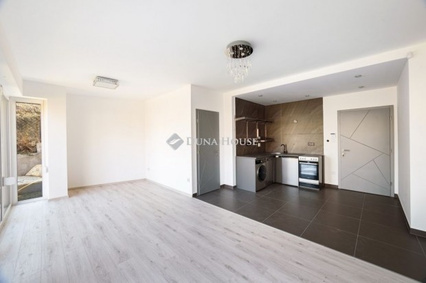 Elad� lak�s, Budapest 2. ker.