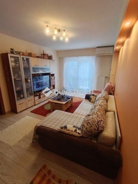 Elad� lak�s, Budapest 3. ker.