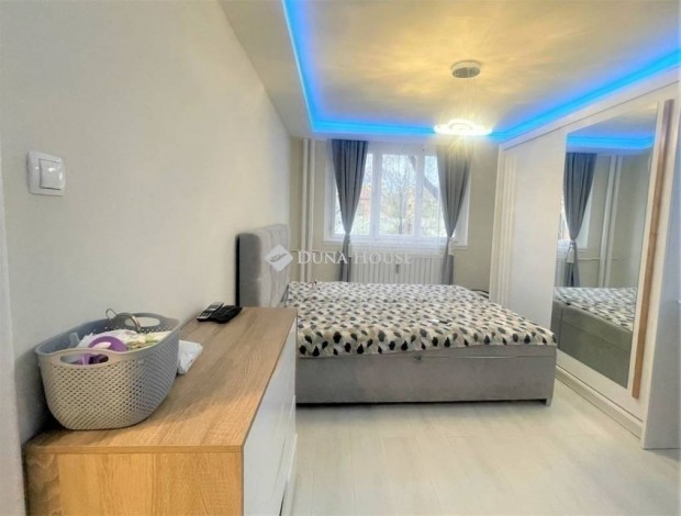 Elad� lak�s, Budapest 3. ker.