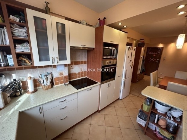 Elad� lak�s, Budapest 3. ker.