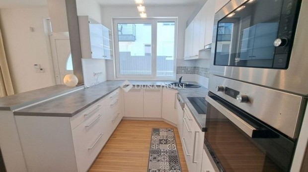 Elad� lak�s, Budapest 3. ker.