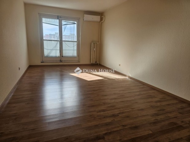 Elad� lak�s, Budapest 3. ker.