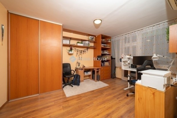 Elad� lak�s, Budapest 4. ker.