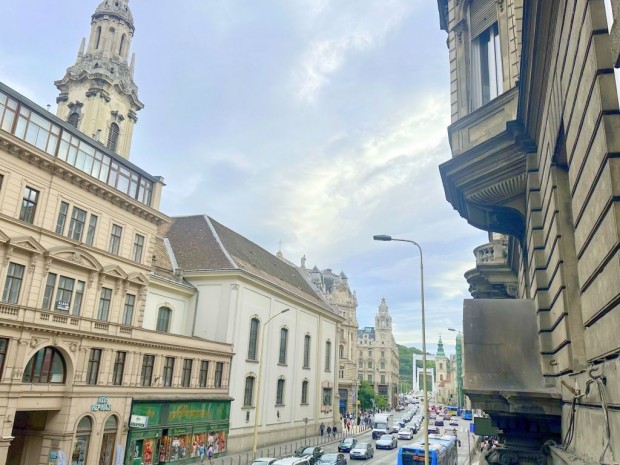 Elad� lak�s, Budapest 5. ker.