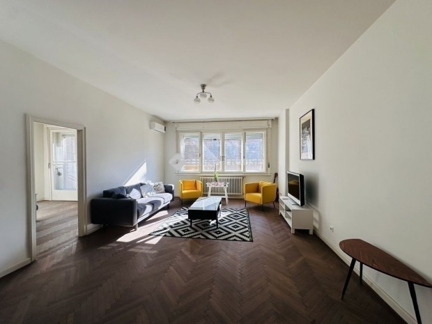 Elad� lak�s, Budapest 5. ker.