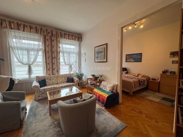 Elad� lak�s, Budapest 5. ker.