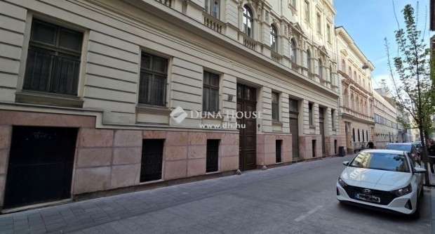 Elad laks, Budapest 5. ker.