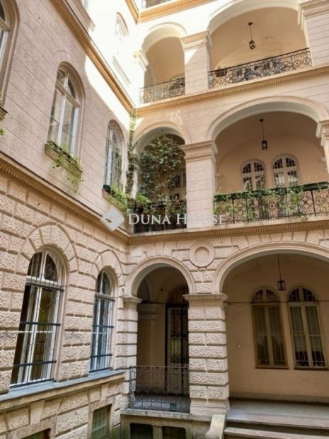 Elad� lak�s, Budapest 6. ker.