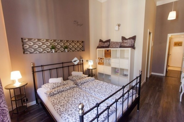 Elad� lak�s, Budapest 6. ker.