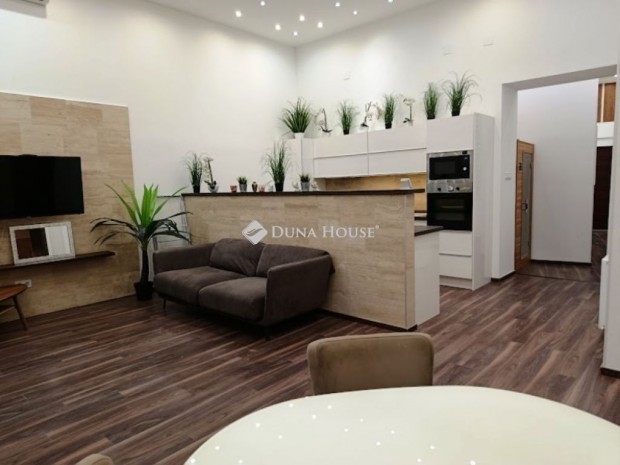 Elad� lak�s, Budapest 7. ker.