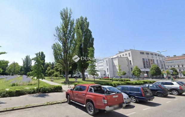 Elad� lak�s, Budapest 8. ker.