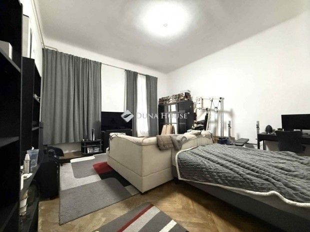 Elad� lak�s, Budapest 8. ker.