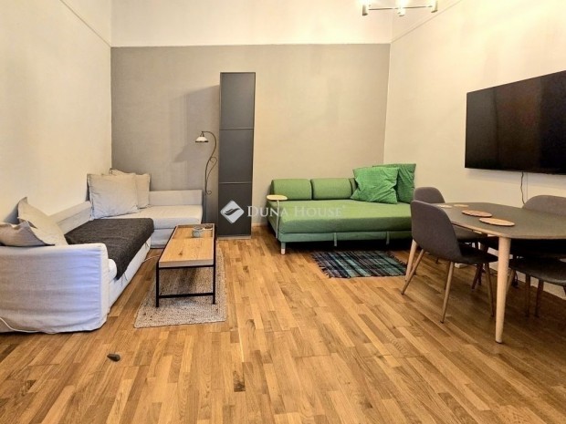 Elad� lak�s, Budapest 8. ker.