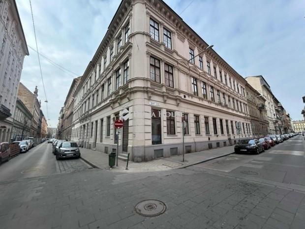 Elad� lak�s, Budapest 8. ker.