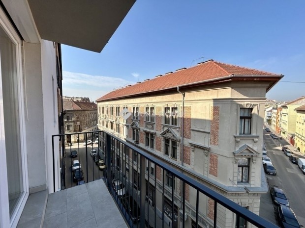 Elad� lak�s, Budapest 8. ker.