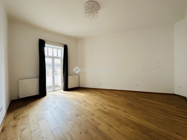 Elad� lak�s, Budapest 8. ker.